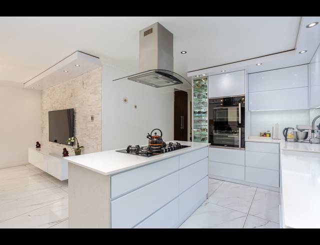 3 BEDROOM FREEHOLD SOLD IN PINELANDS
